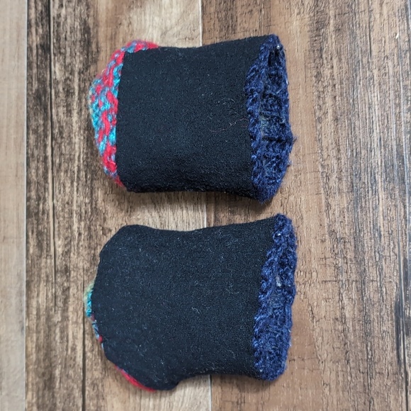 Wool Gloves Handmade in Nepal - Picture 5 of 9